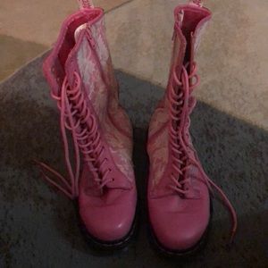 Size 7M dr martens